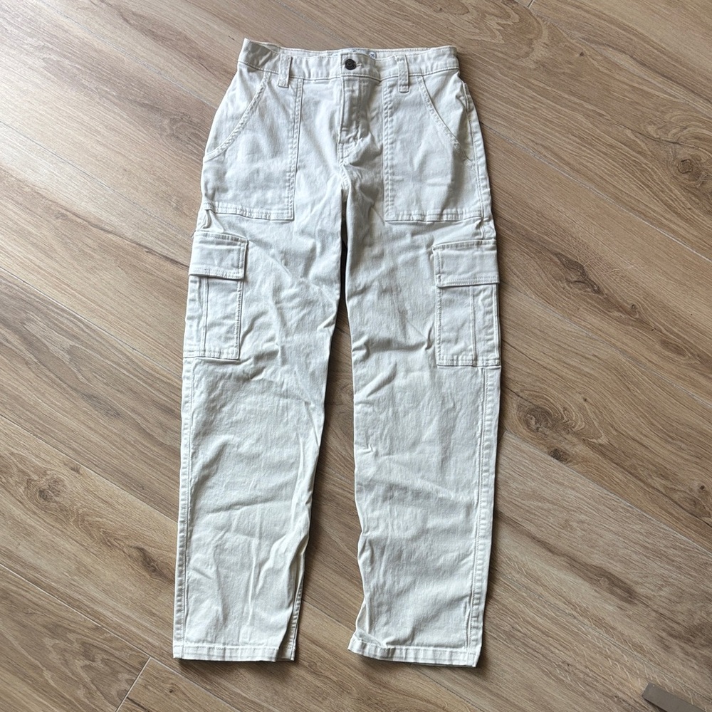 Women’s Hollister NWOT- Cream Cargo Pants - Classic Utility Style